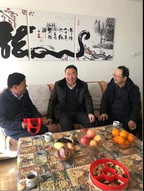 敦煌種業(yè)領導看望慰問公司老干部、老黨員及困難黨員職工