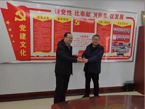 敦煌種業(yè)領導看望慰問公司老干部、老黨員及困難黨員職工