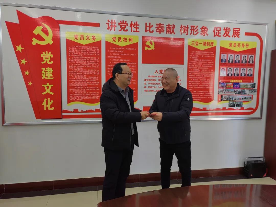 敦煌種業(yè)領導看望慰問公司老干部、老黨員及困難黨員職工