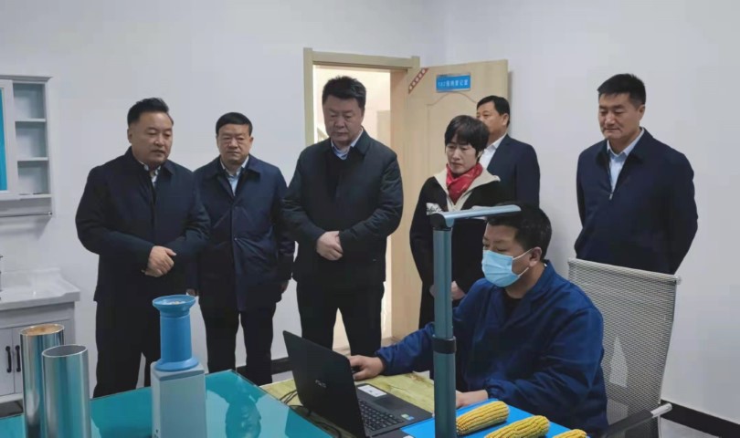 酒泉市政府黨組成員、副市長哈里別克來敦煌種業(yè)調(diào)研指導工作